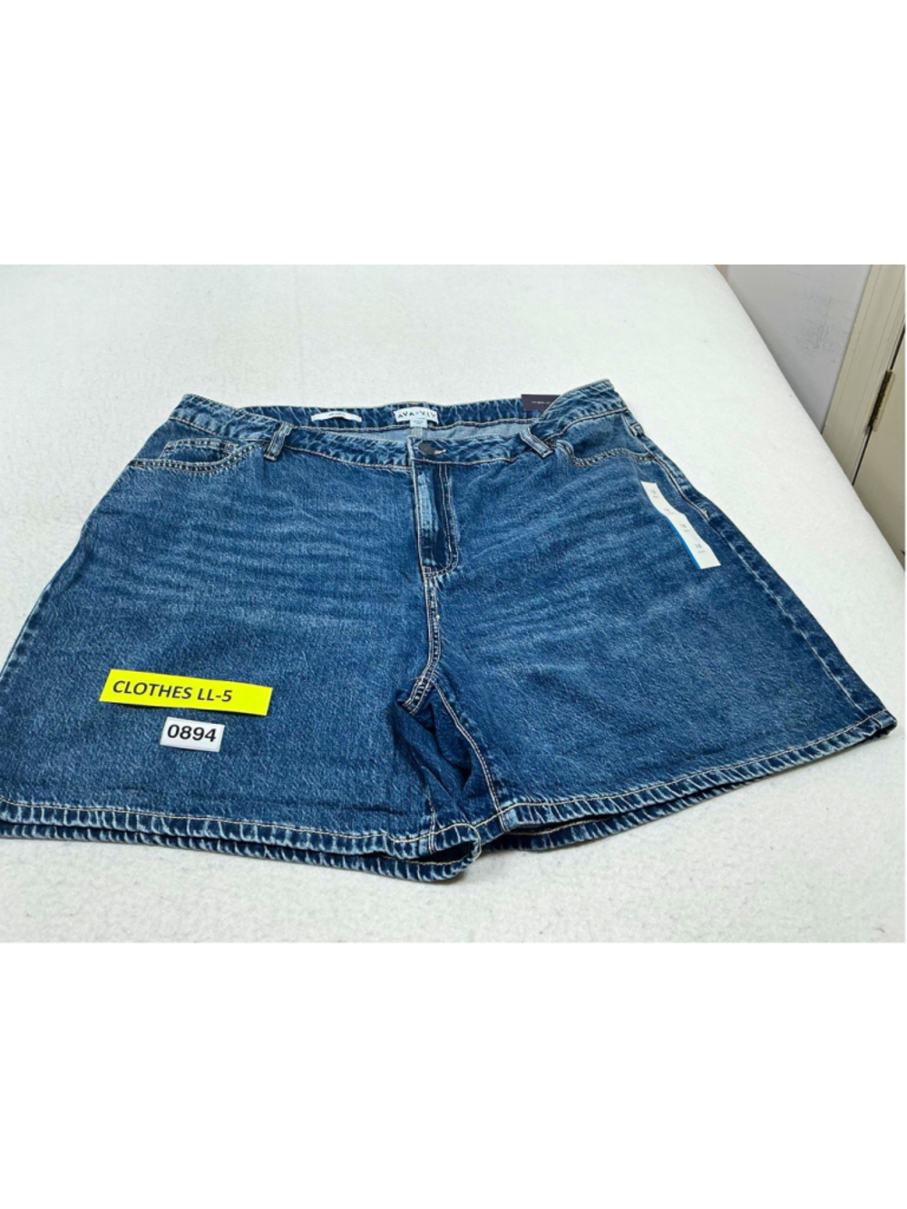 Womans Ava & Viv Blue Denim Midi Shorts Size 18 High Rise Relaxed Fit Pockets